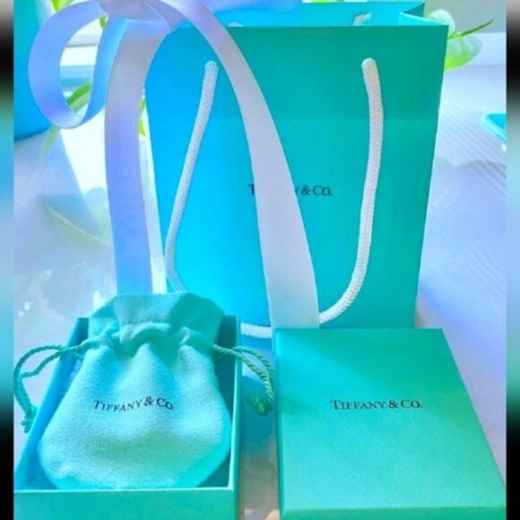 NEW Tiffany Letter I Notes Alphabet Disc Charm Initial Pendant in Silver - Picture 5 of 6